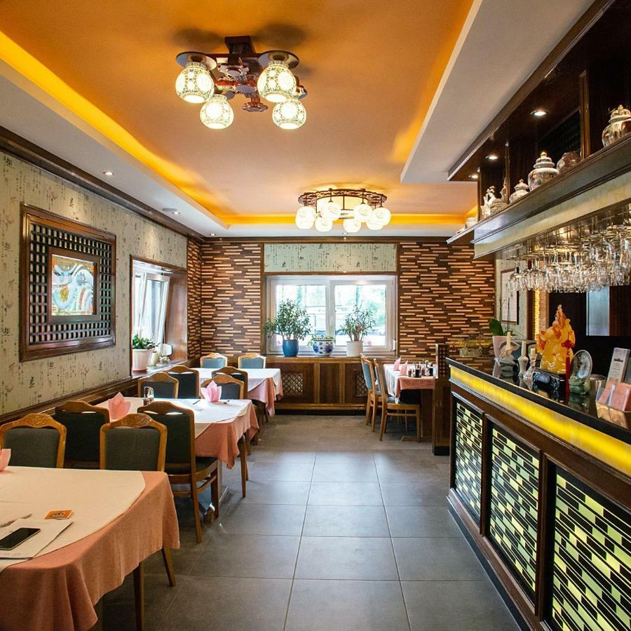 Отель Gaststaette Lin Garden Untergruppenbach Экстерьер фото