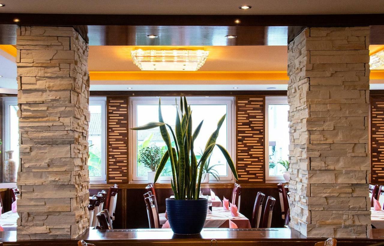 Отель Gaststaette Lin Garden Untergruppenbach Экстерьер фото