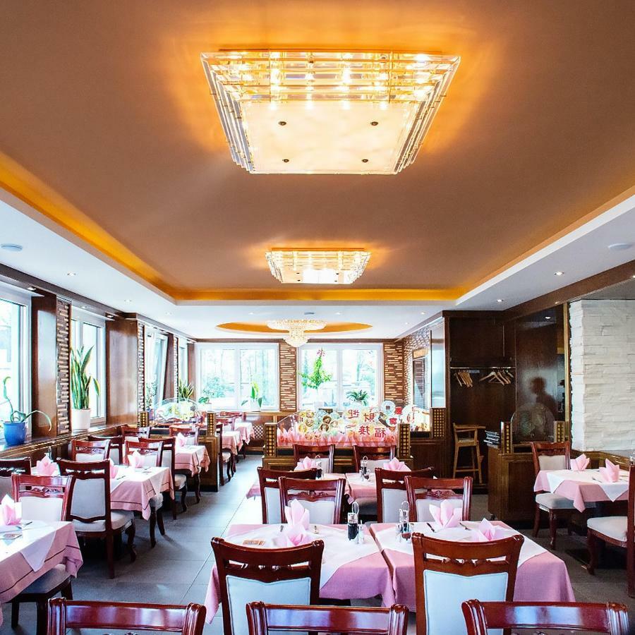 Отель Gaststaette Lin Garden Untergruppenbach Экстерьер фото