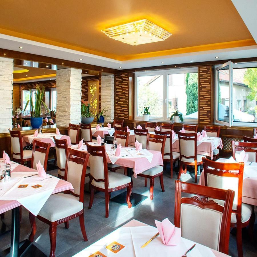Отель Gaststaette Lin Garden Untergruppenbach Экстерьер фото